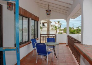 House, 3 Bedrooms | Balcony