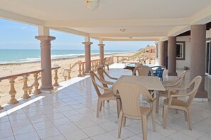 House, 3 Bedrooms | Terrace/patio