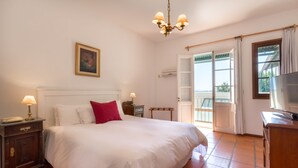 Superior Double Room, 1 Double Bed | Laptop workspace, bed sheets - Posada del Virrey (Colonia del Sacramento)