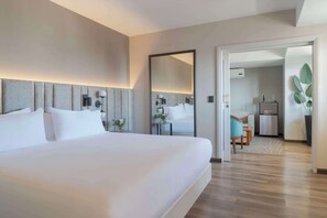 Minibar, Schreibtisch, kostenloses WLAN, Bettwäsche