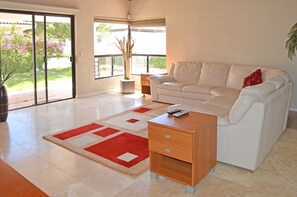 Casa, 3 quartos | Sala de estar