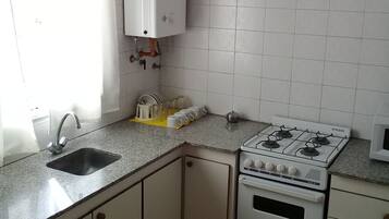 Peti sejuk mini, ketuhar gelombang mikro, ketuhar, dapur