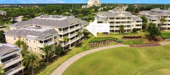 RVH 052 Relax in Centre Court