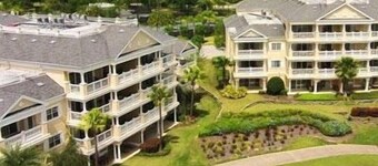 RVH 177 Centre Court Chic