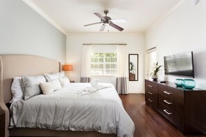 家庭公寓客房, 3 間臥室, 高球場景, 花園 | 床單