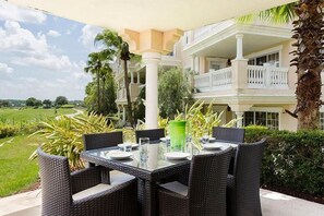 家庭公寓客房, 3 間臥室, 高球場景, 花園 | 室外用餐