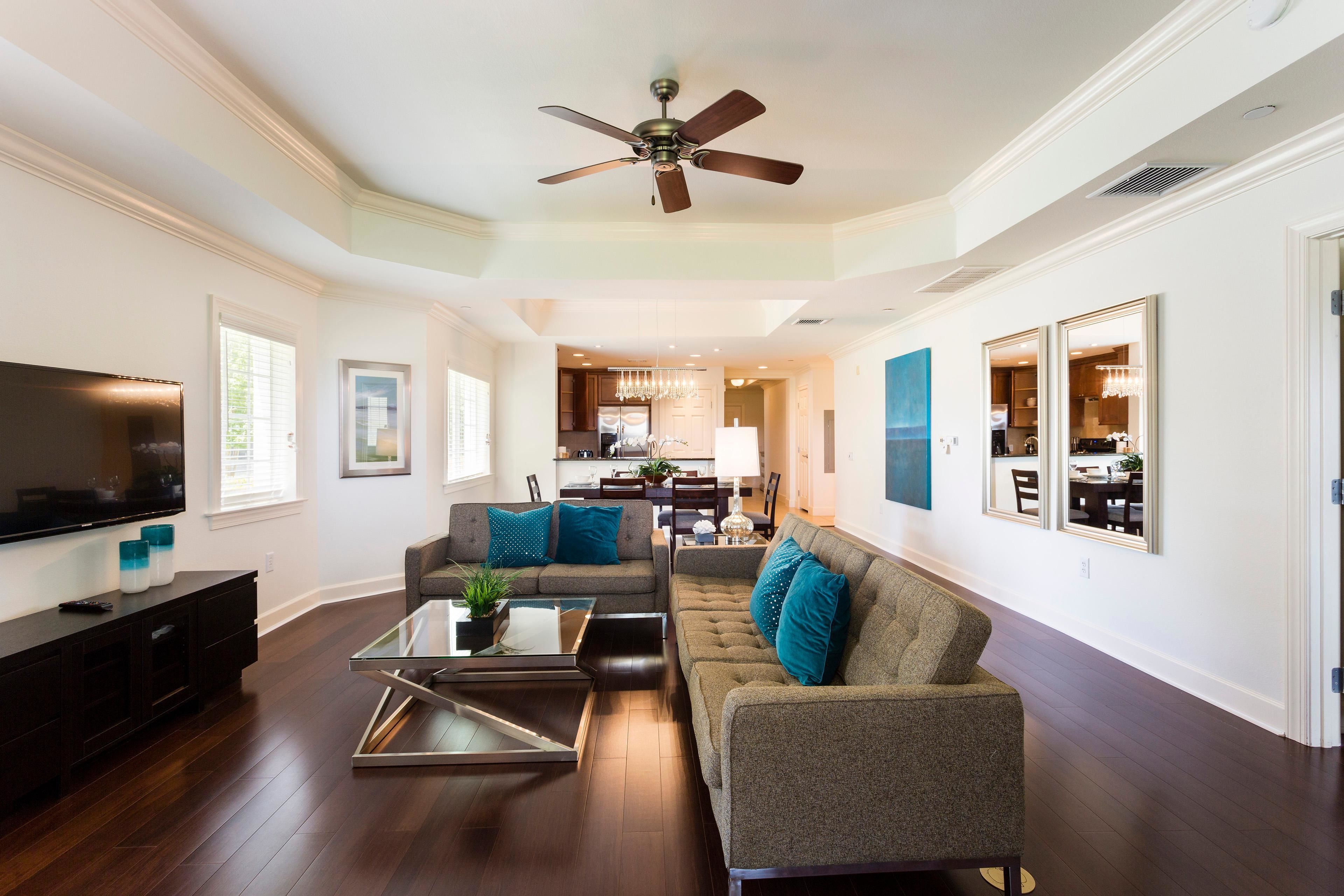 家庭公寓客房, 3 間臥室, 高球場景, 花園 | 客廳 | 27 吋平面電視連有線電視頻道、電視