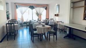 Desayuno buffet incluido todos los días 