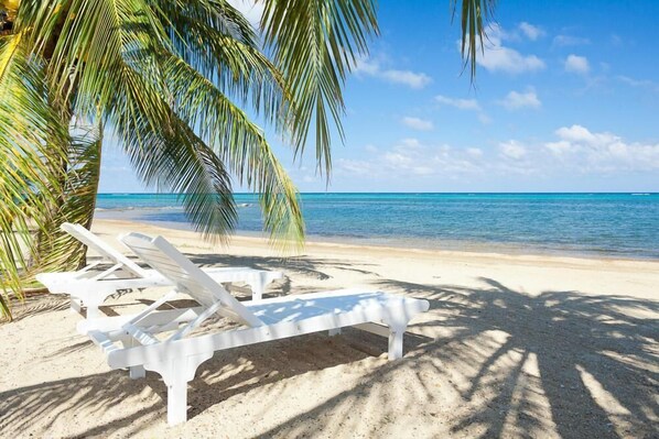 Condo, 2 Bedrooms, Terrace, Garden View | Beach - Lawson Rock Yellowfish 119 (Roatan)