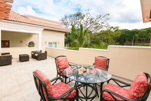 Kondominium, 2 kamar tidur, teras, pemandangan kebun | Teras/patio