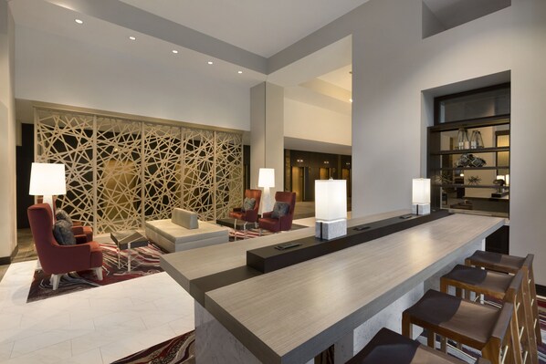 Lobby sitting area - Embassy Suites by Hilton Minneapolis Downtown (Minneapolis)