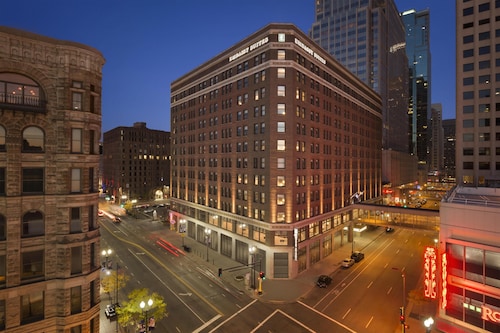 Embassy Suites by Hilton Minneapolis Downtown