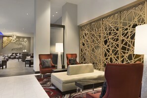 Lobby sitting area - Embassy Suites by Hilton Minneapolis Downtown (Minneapolis)