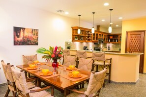 Condo, 2 Bedrooms, Terrace, Garden View | In-room dining