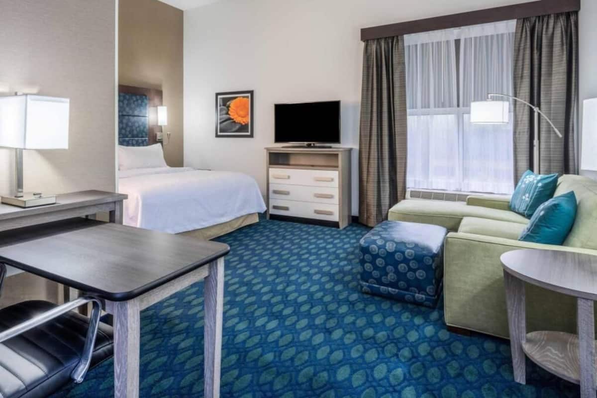 Premium bedding, down duvets, in-room safe, desk