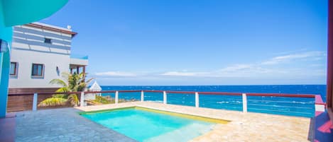 Vil·la, 3 dormitoris, terrassa, vistes a l'oceà | Piscina a l'aire lliure | Piscina a l'aire lliure
