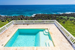 Outdoor pool - Coral View (Roatan)