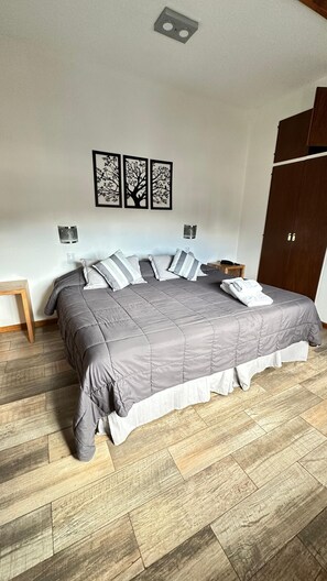 In-room safe, blackout curtains, iron/ironing board, free WiFi - Hosteria Cumbres Blancas (Esquel)