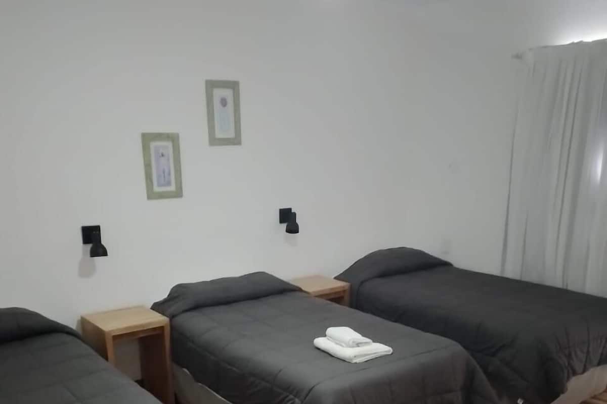 Caja de seguridad en la habitación y cortinas blackout
