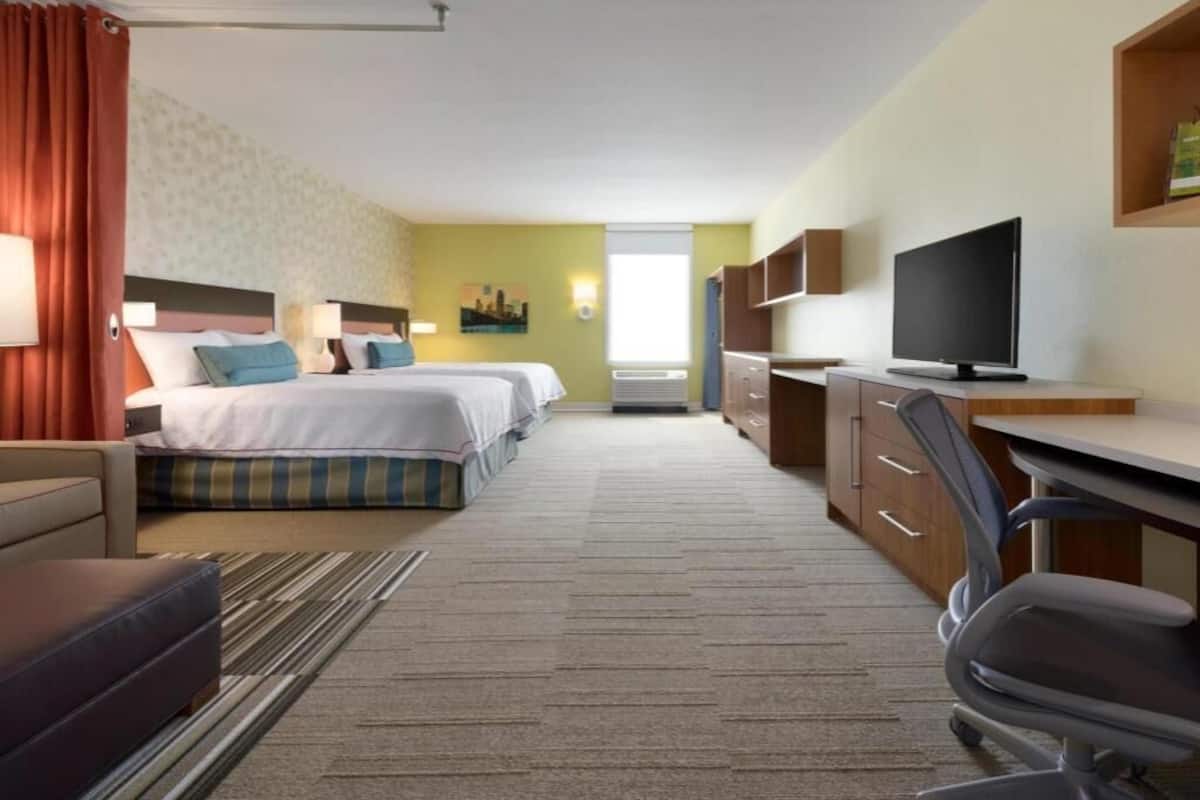 In-room safe, free WiFi, bed sheets