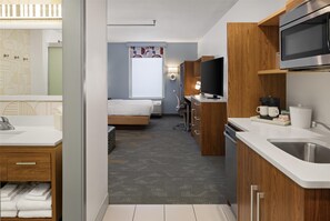 In-room safe, free WiFi, bed sheets - Home2 Suites by Hilton Roseville Minneapolis (Roseville)