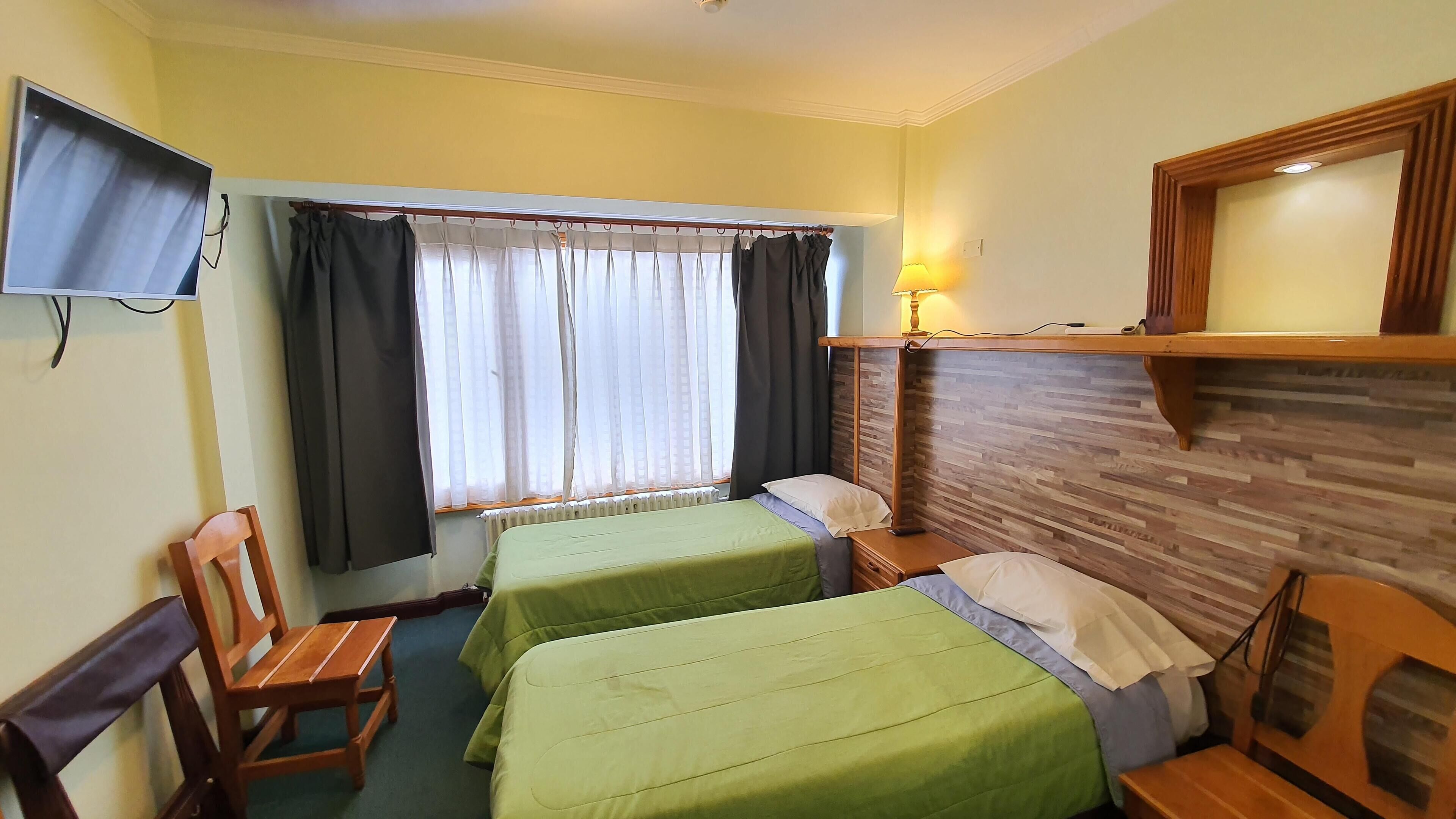 Caja de seguridad en la habitación, wifi gratis y ropa de cama 