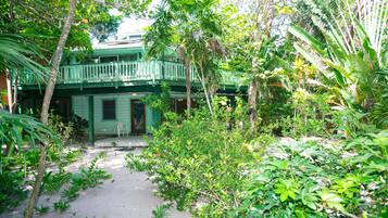 Casa geminada, 2 quartos, vista para o jardim | Fachada