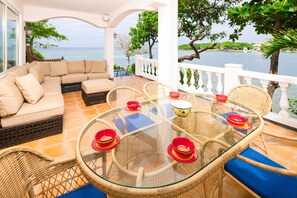 Villa, 4 Schlafzimmer, Terrasse, Meerblick | Blick vom Balkon