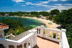 On the beach - Coral Vista 1 2 bedroom option (Roatan)