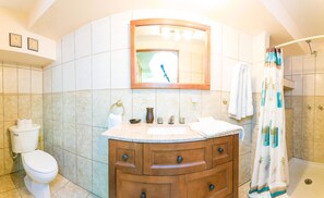 Casa de ciudad, 1 habitación, vista al jardín | Baño | Toallas 