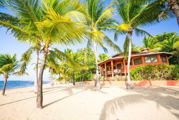 Villa, 2 soverom, badstue, havutsikt | Strand | Nær stranden