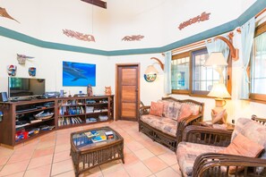 Villa, 2 Bedrooms, Sauna, Ocean View | Living area - Spooky Channel Villa (Roatan)