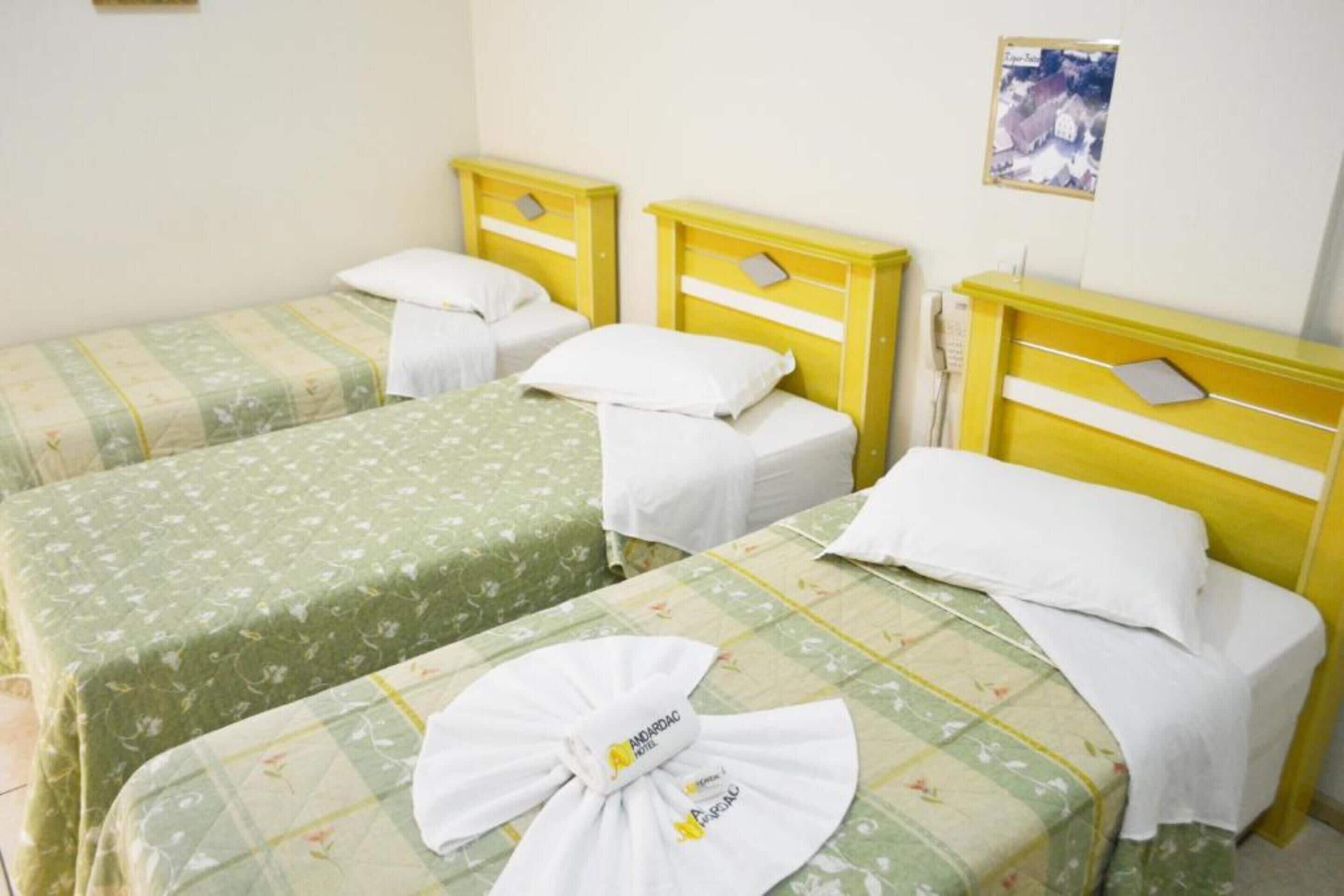 luxo triplo twin | desk, free wifi, bed sheets