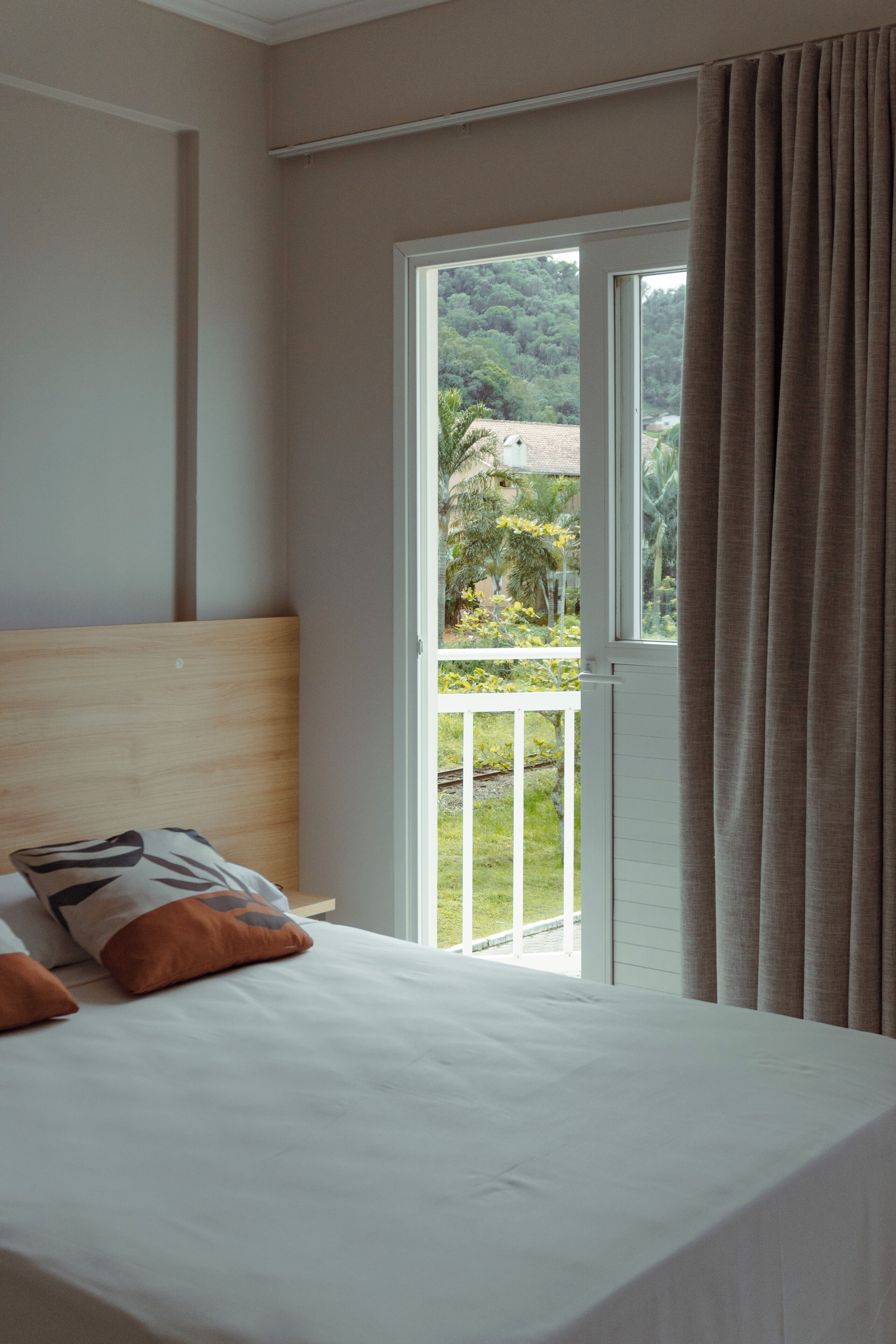 Luxo Triplo Casal | 책상, 무료 WiFi, 침대 시트