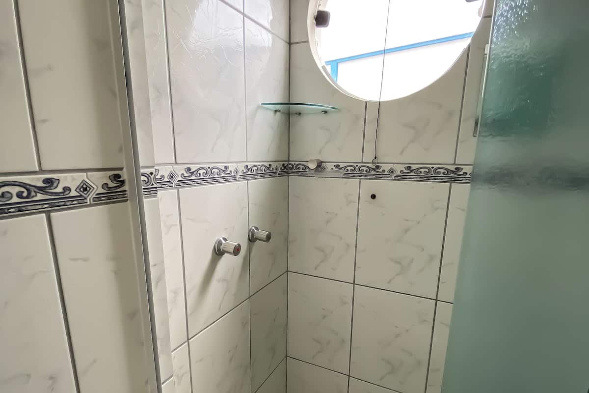 shower, towels, soap, shampoo