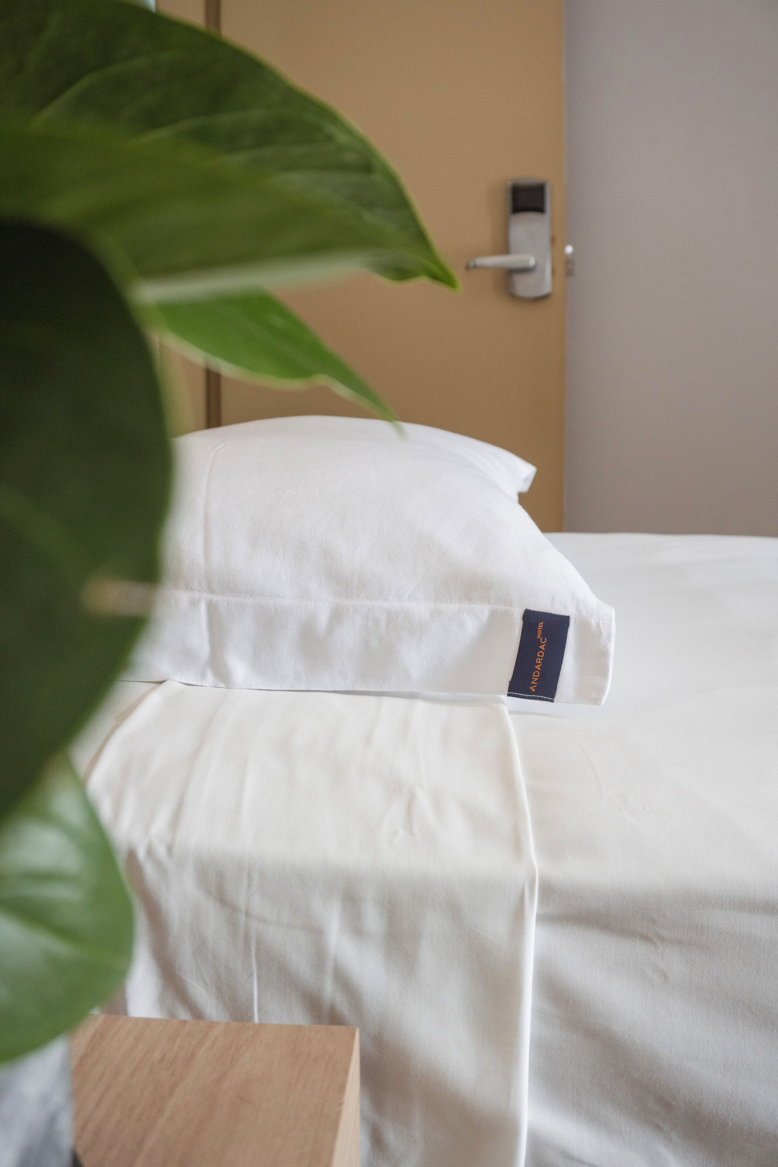 luxo triplo casal | desk, free wifi, bed sheets