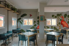 Télévision à écran plat de 40 pouces avec chaînes par câble, télévision