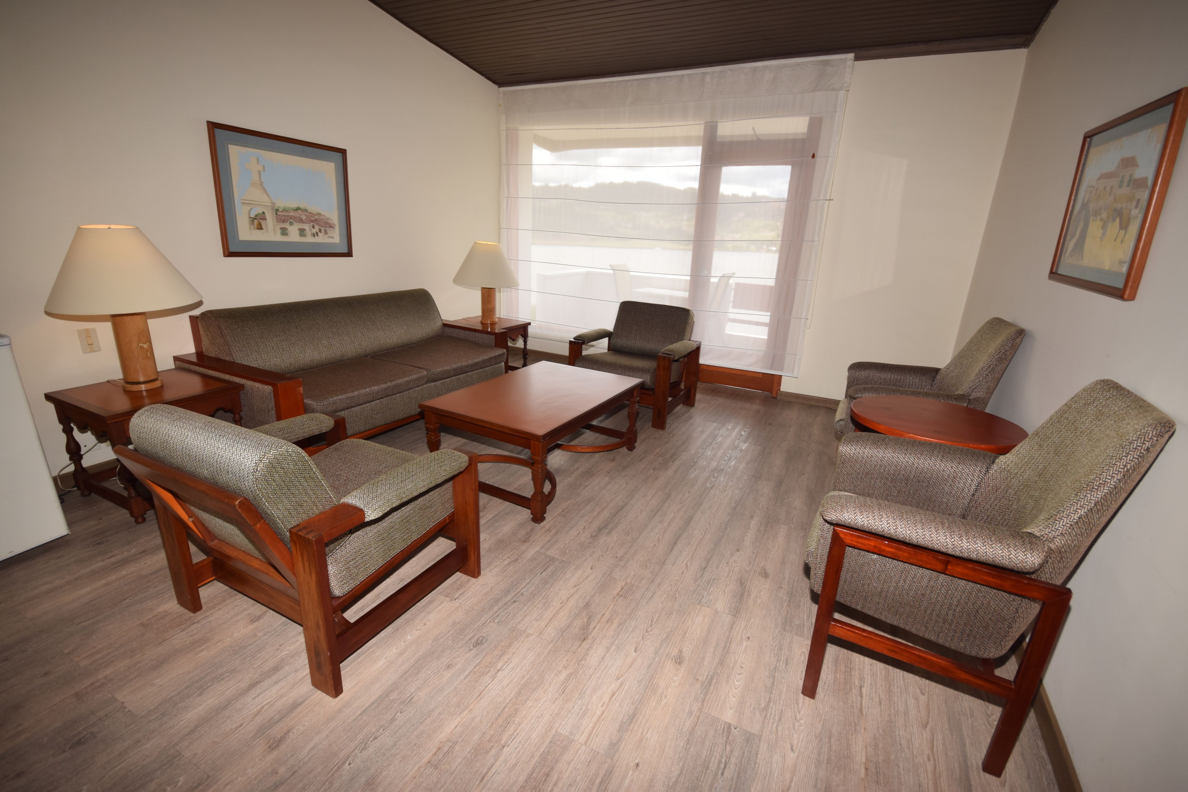 suite, lake view | minibar, in-room safe, desk, free wifi