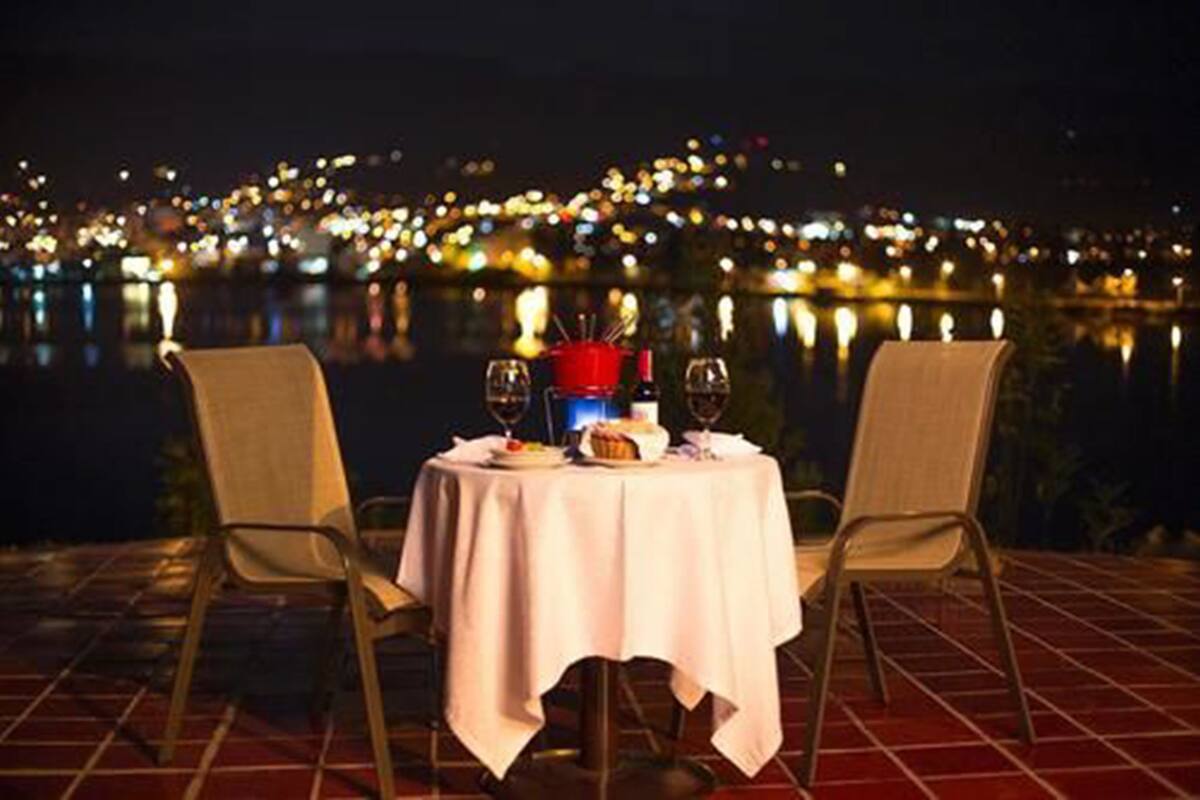 breakfast, lunch, dinner served; local and international cuisine