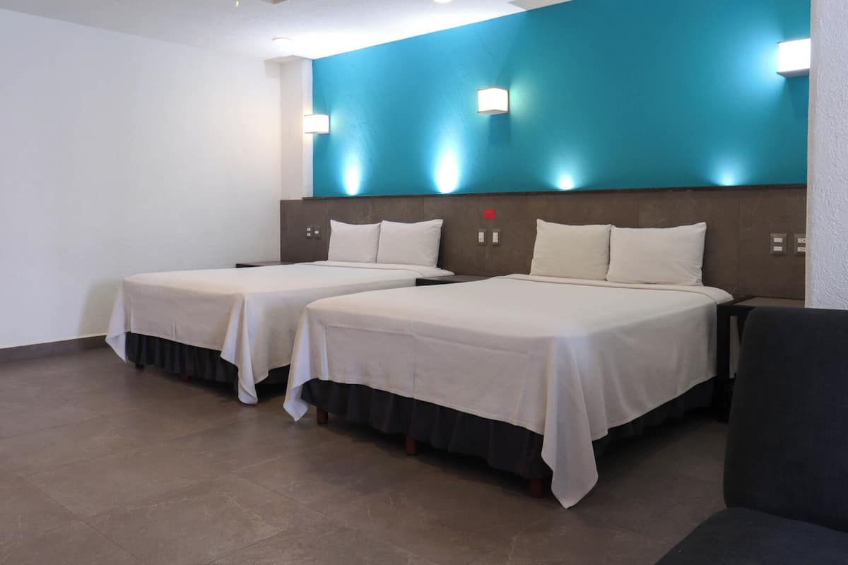 Deluxe room, 2 camas | 1 bedroom, premium bedding, in-room safe, desk