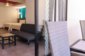 Deluxe room, 2 camas | 高档床上用品、客房内保险箱、办公桌、笔记本电脑工作区