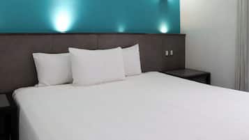 Deluxe room, 1 cama | 1 bedroom, premium bedding, in-room safe, desk