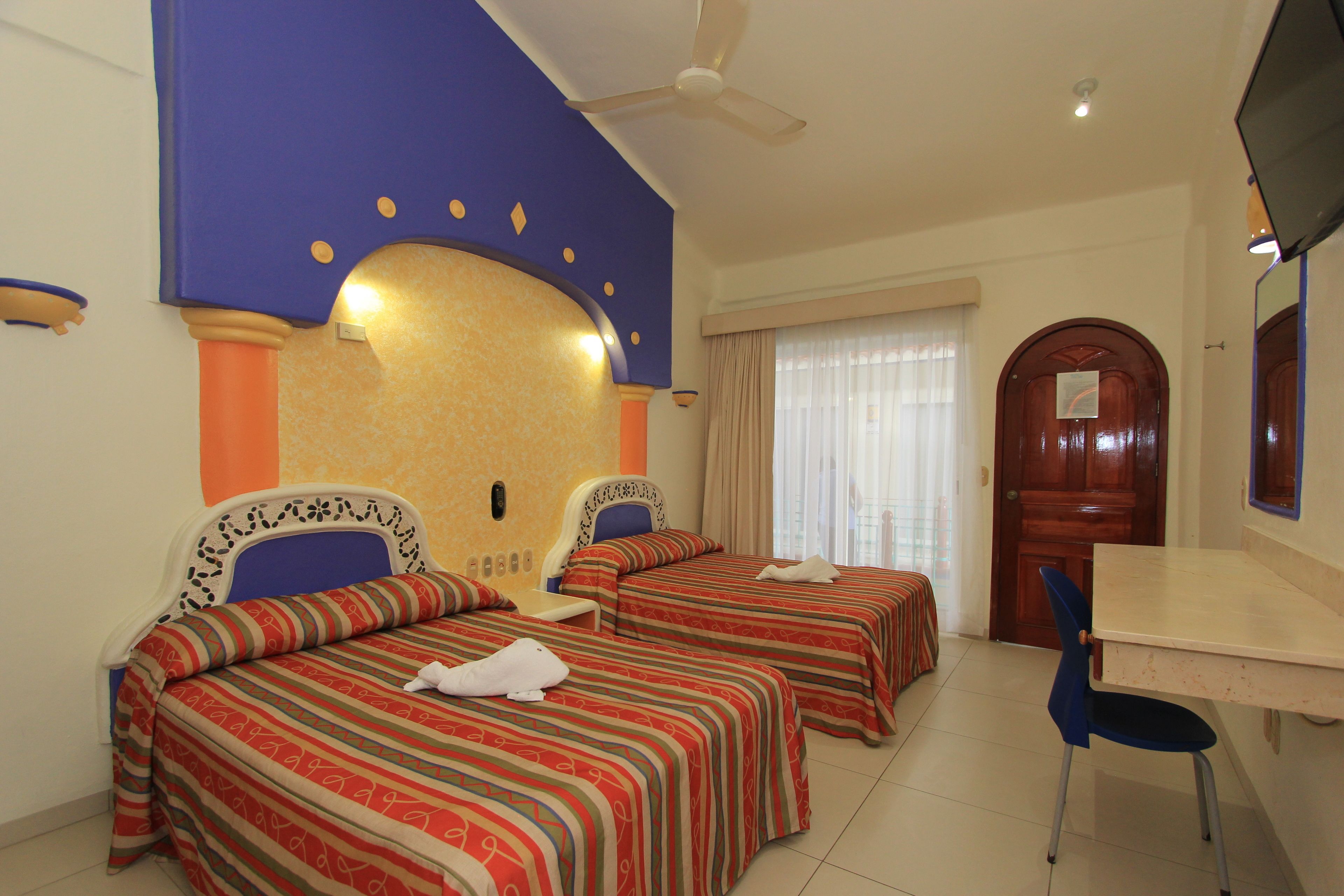 standard room, 2 double beds | iron/ironing board, cots/infant beds, free wifi, bed sheets