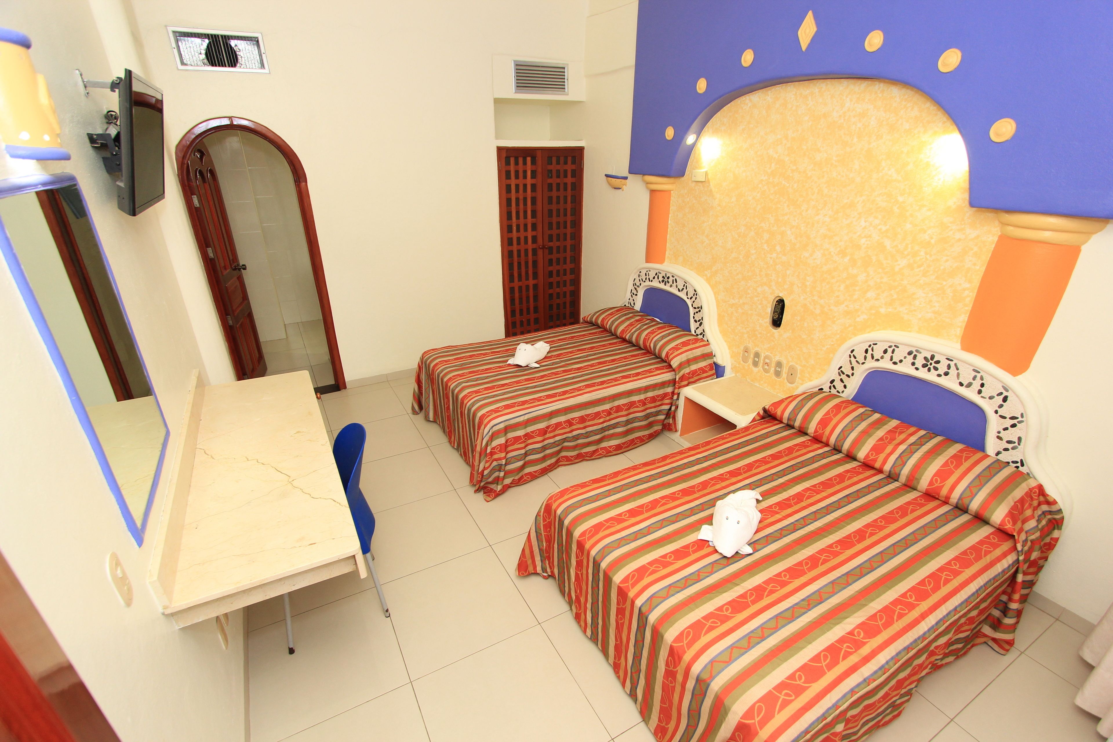 standard room, 2 double beds | iron/ironing board, cots/infant beds, free wifi, bed sheets