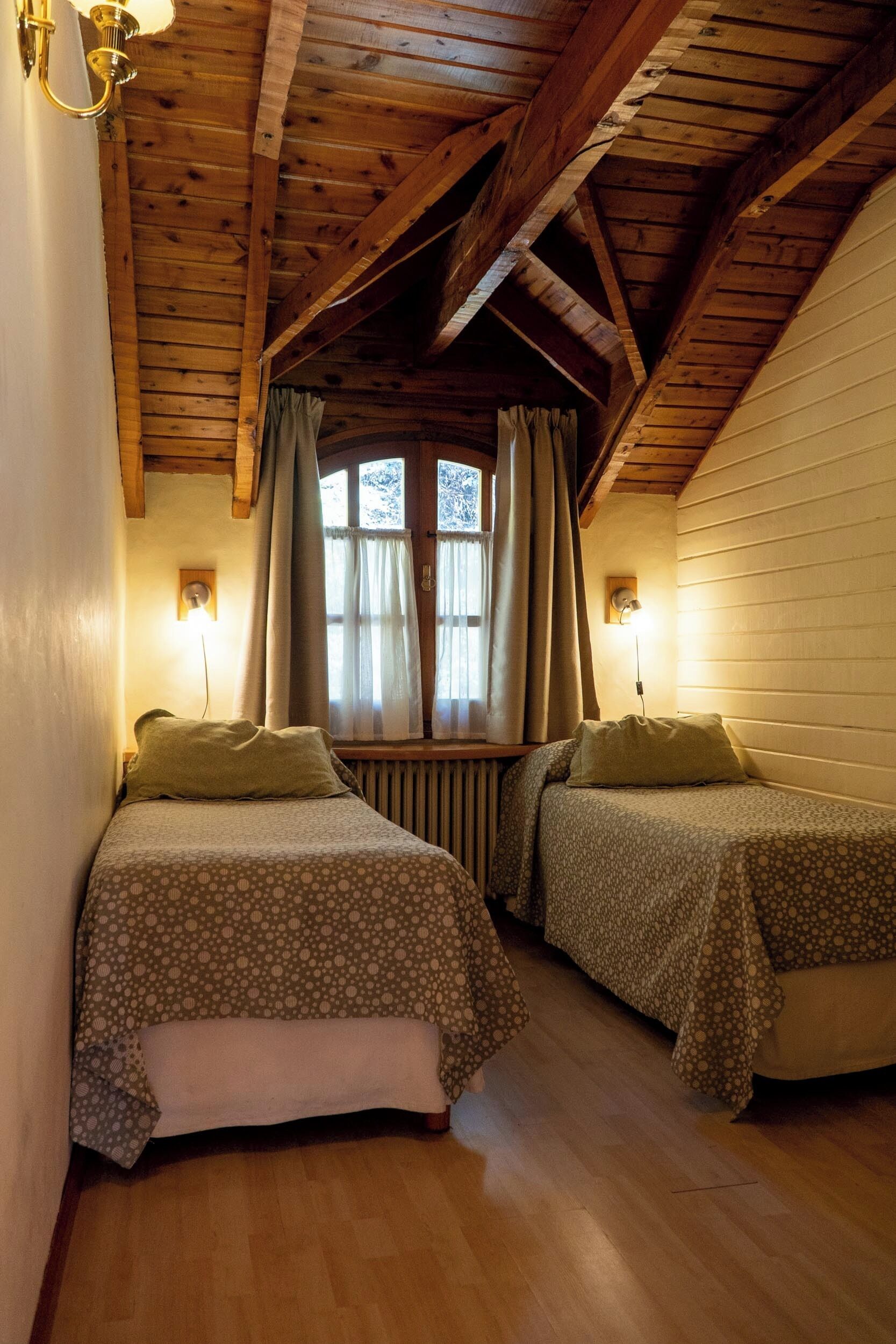 캐빈 | 객실 내 금고, 책상, 암막 커튼, 방음 설비