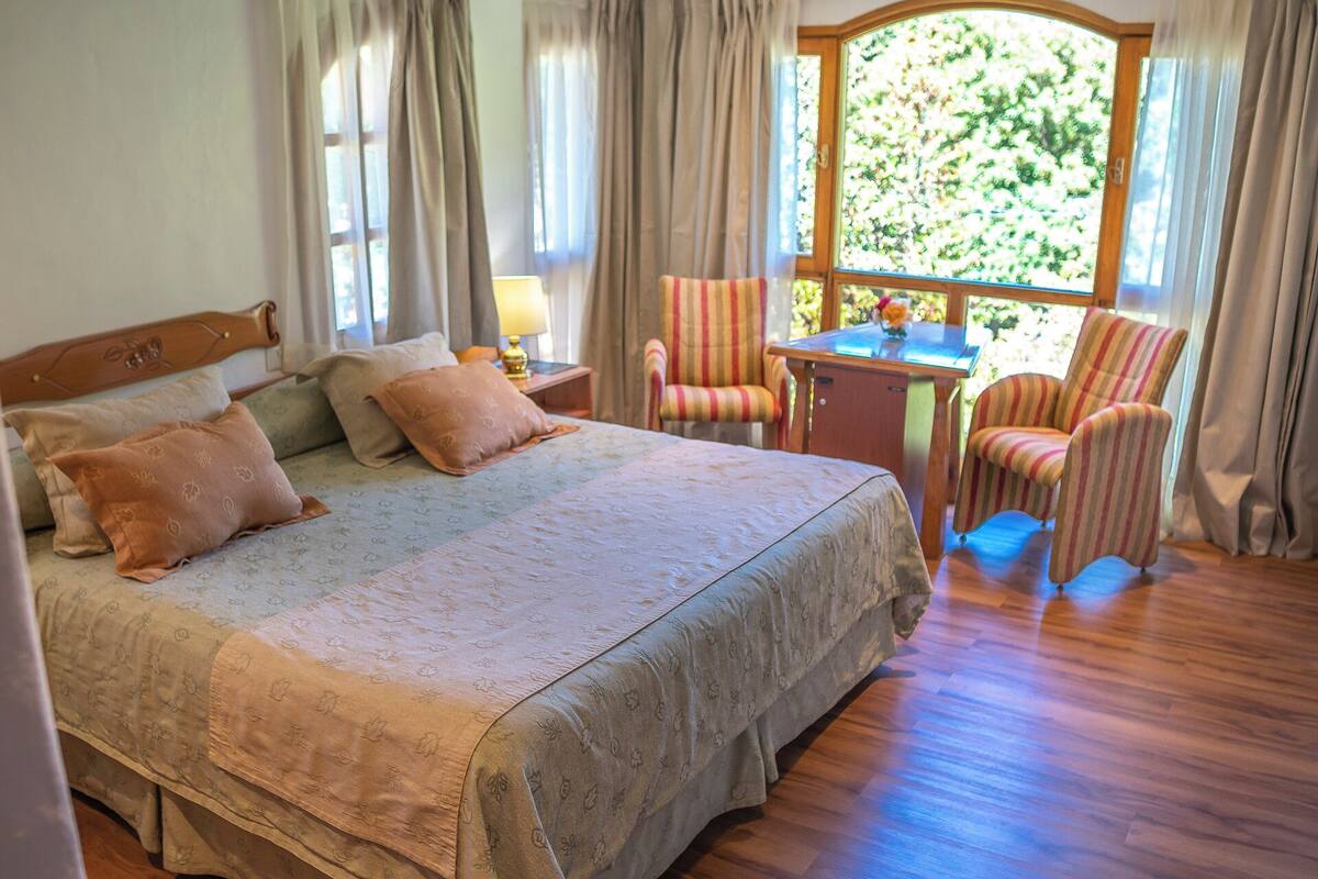 Standard Double Room | In-room safe, desk, blackout curtains, soundproofing