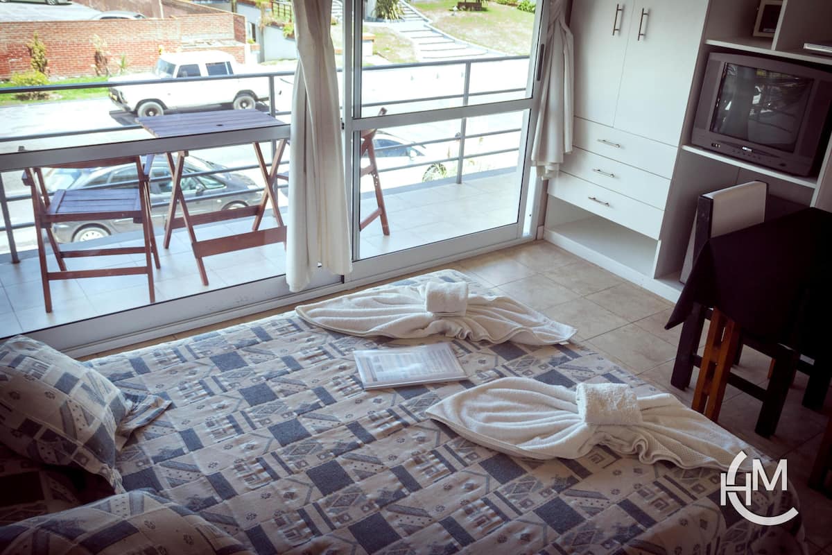 In-room safe, free WiFi, bed sheets