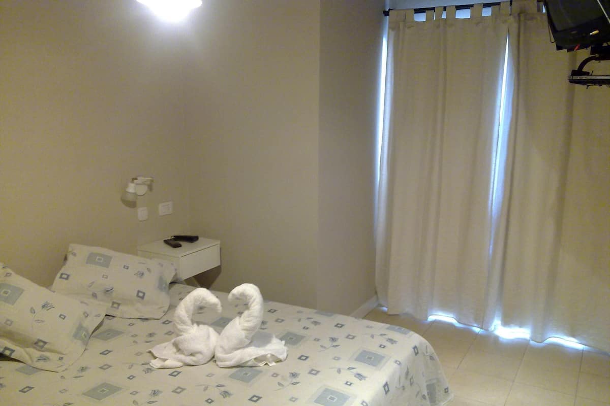 In-room safe, WiFi (free), bed sheets