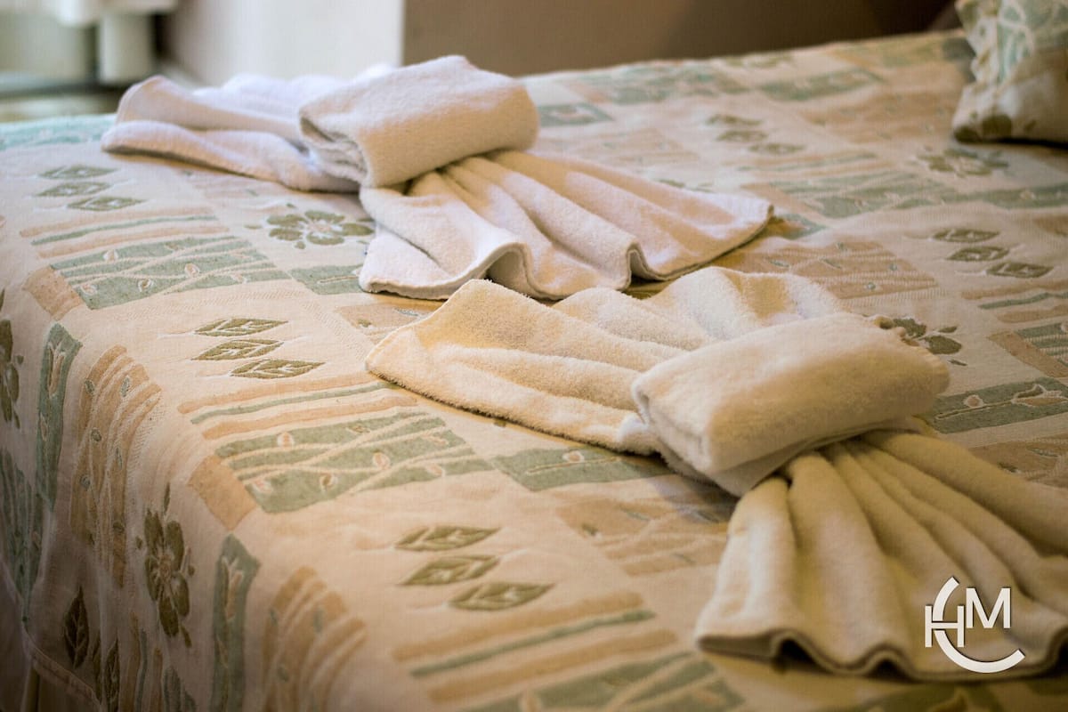 In-room safe, WiFi (free), bed sheets