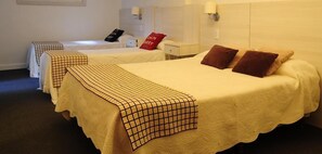 Room - Don Carlos Hotel (Villa Gesell)